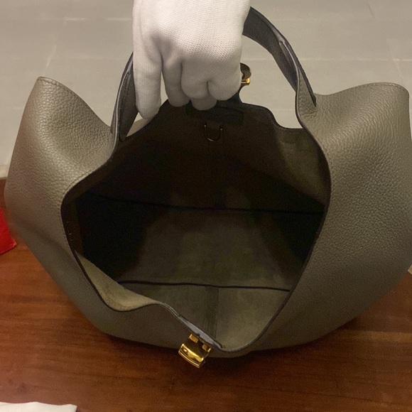 New‼️ SALVATORE FERRAGAMO - Picture 9 of 17